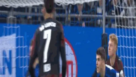 “重磅交易揭秘！湖人迎场均13+8巨塔，一换四布局震惊联盟，艾顿位置或易主！”